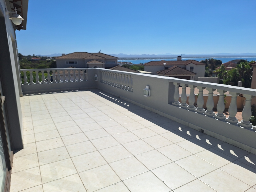 To Let 4 Bedroom Property for Rent in Santareme Eastern Cape